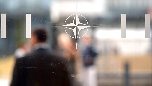 Эмблема Организации Североатлантического договора (НАТО) в Брюсселе. Архивное фото