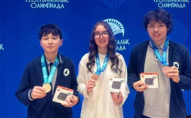 Три бронзы завоевали школьники на олимпиаде по физике и биологии