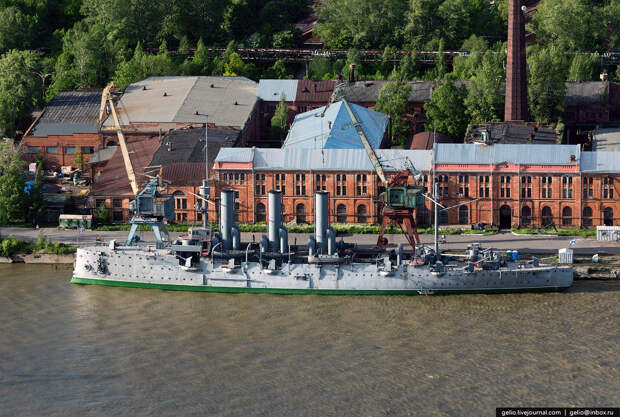 Крейсер «Аврора» на реставрации. Крейсер «Аврора» на реставрации.