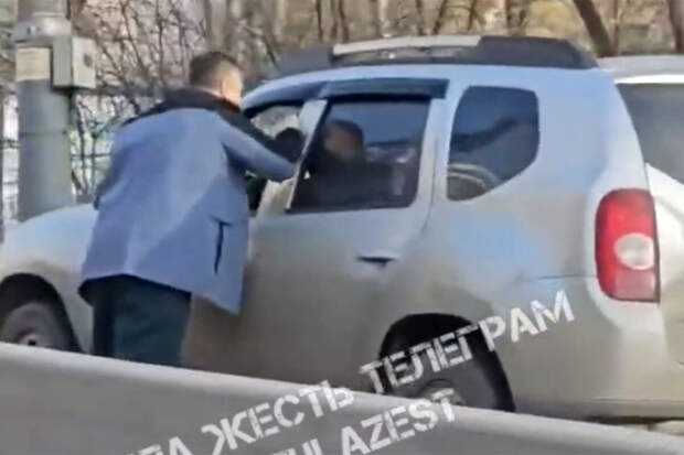 В Туле на видео попало, как водители подрались на дороге