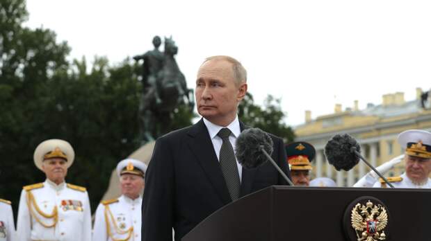 Путин подписал указ о проведении парада и салюта в Петербурге в День ВМФ