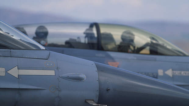 США планируют в мае выпустить первых лётчиков ВСУ, переобученных на F-16