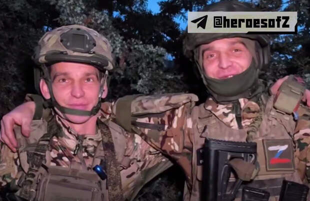 МО РФ: солдат СВО без брони под обстрелами ВСУ спас раненого брата-близнеца