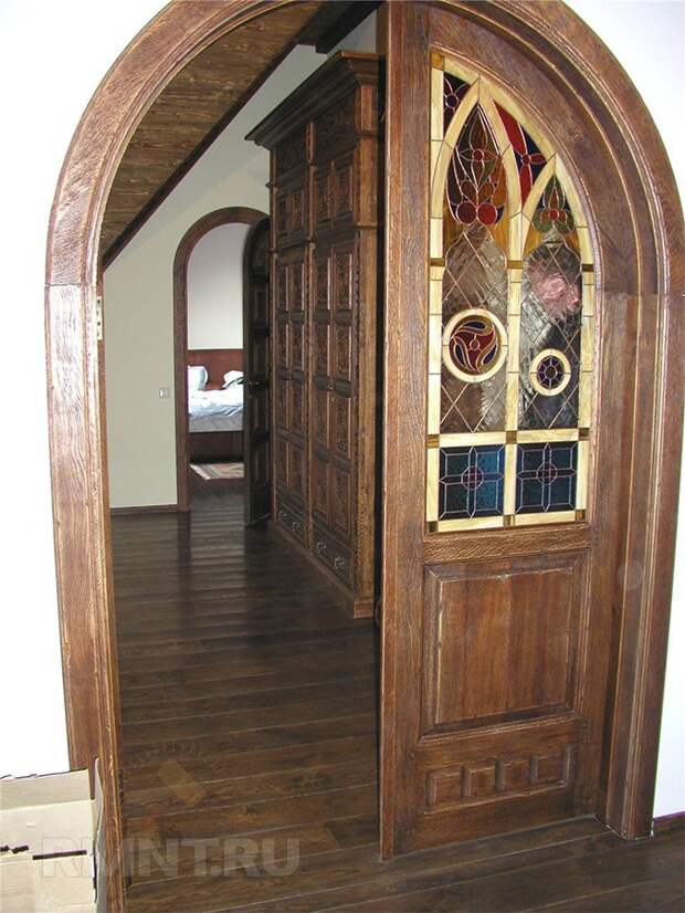 Деревянная арочная дверь 