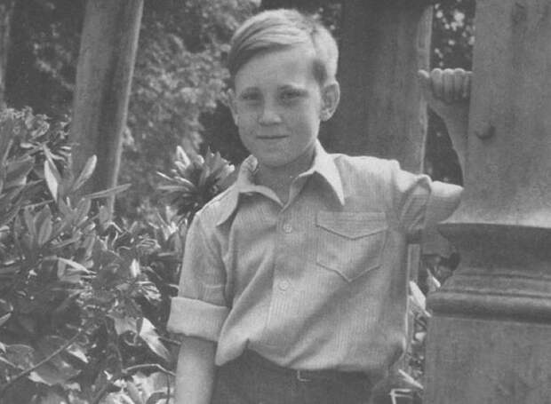 8-летний Владимир Высоцкий, 1946 8-летний Владимир Высоцкий, 1946 дети, известность, история, фото