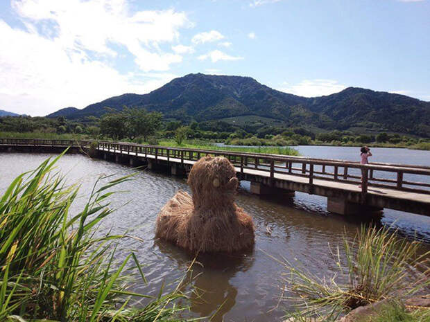 Потрясающие скульптуры из соломы на фестивале в Японии