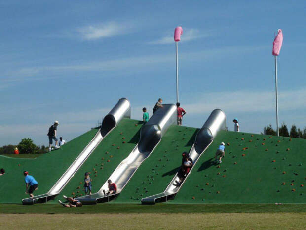 the-blaxland-riverside-park-in-sydney-australia-is-the-brainchild-of-jmd-design-the-sleek-playground-is-almost-1000-feet-in-size-and-is-equipped-with-tunnels-a-large-climbing-net-a-water