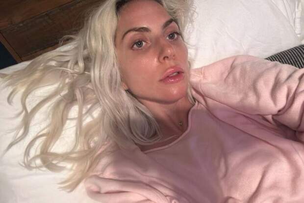 Леди Гага объяснила округлившийся живот проблемами с лишним весом