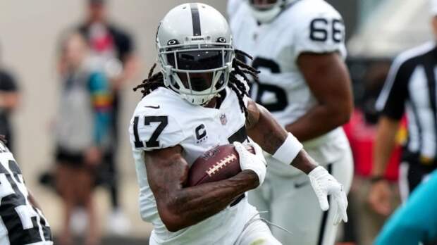davante-adams-very-busy-latest-las-vegas-raiders-injury-news-hunter-renfrow