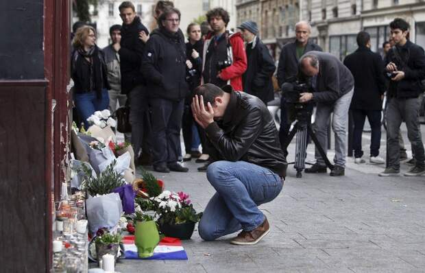 На мете теракта у кафе Carillon, Париж, 14 ноября
