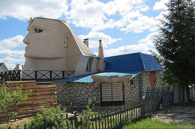 Белорус построил на даче огромного сфинкса  Белорус, дача, сфинкс