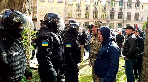 Кризис на Украине: страна скатывается все глубже в пропасть Кризис на Украине: страна скатывается все глубже в пропасть