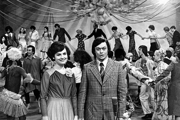 Татьяна Судец и Николай Караченцов ведут «Голубой огонек», 1979 год.