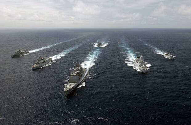 ВМФ России взял под защиту иранские корабли, идущие в Сирию    