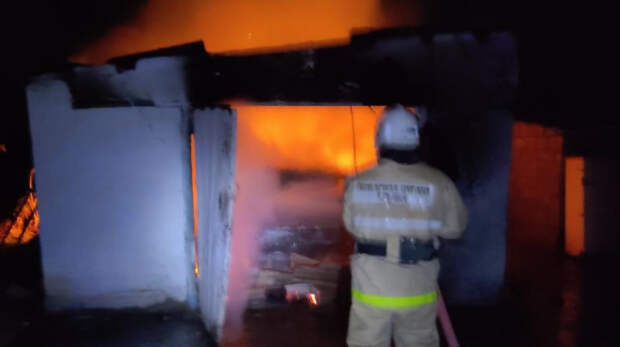 В крымском селе сгорела дотла иномарка