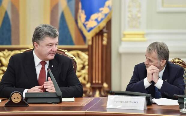 Джемилев и Порошенко договорились об условиях поставок электроэнергии в Крым Джемилев и Порошенко договорились об условиях поставок электроэнергии в Крым