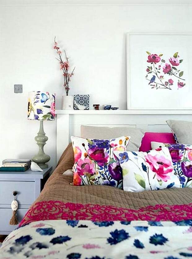 Текстиль с принтом цветы в декоре интерьера