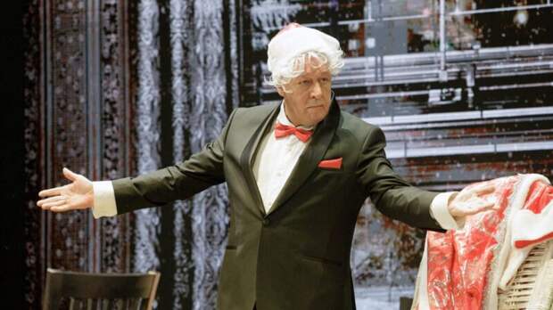 Билеты по 100 тысяч и «удивительный» Ефремов: сын актера о его первом выходе на сцену после 7,5 лет заключения