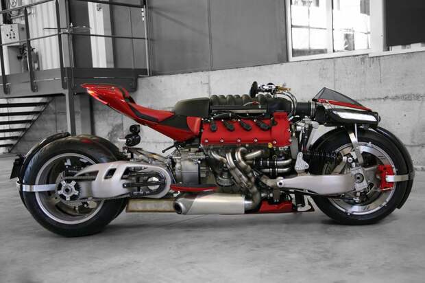 Мускул-байк Lazareth LM487 с мотором Maserati V8