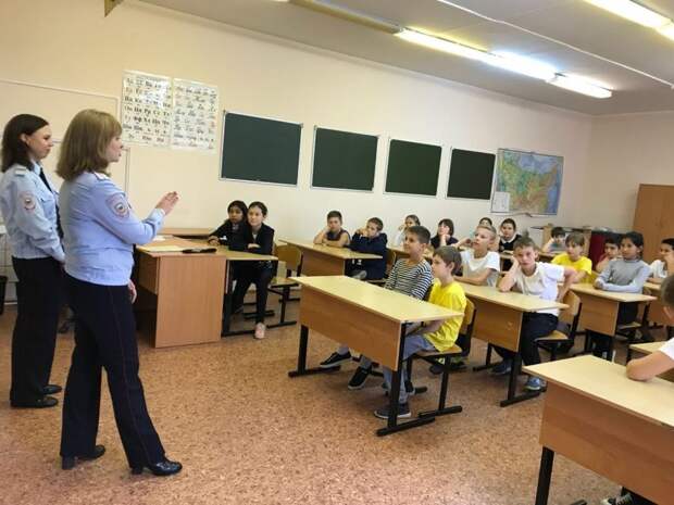 В одной из школ на севере Москвы прошла профилактическая лекция