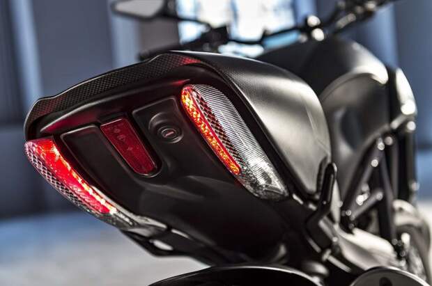 Первый взгляд на Ducati Diavel Carbon