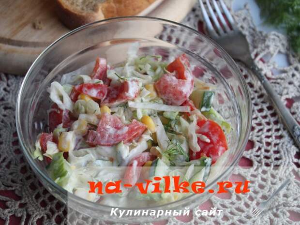 Салат из айсберга со свежими овощами