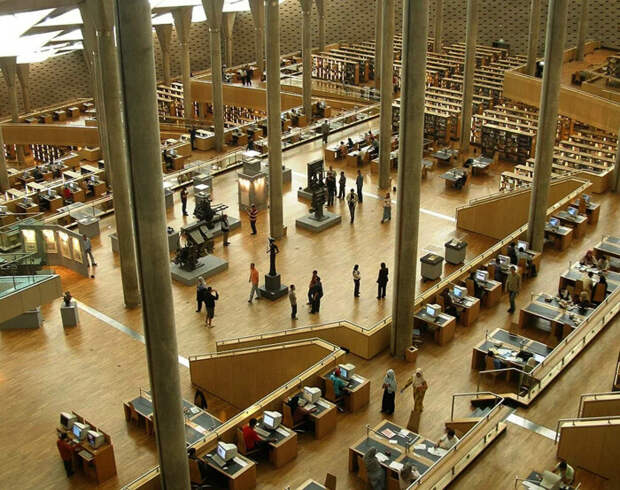 Центр обучения и науки XXI века, читальный зал Александрийской библиотеки, открылся в 2002 году. \ Фото: bibalex.org.