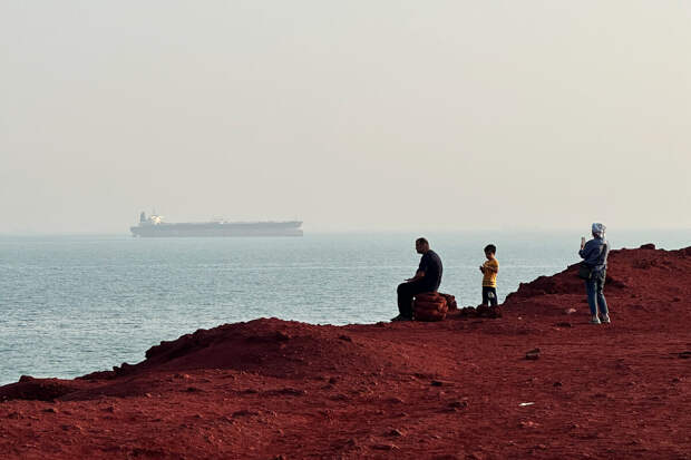 Axios: корабли ВМС США прошли по Ормузскому проливу без согласования с Ирано