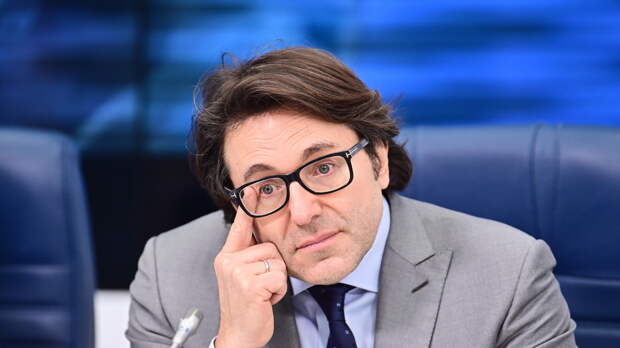 «Наташа, прости»: в Сети появился снимок женатого Малахова с известной супермоделью