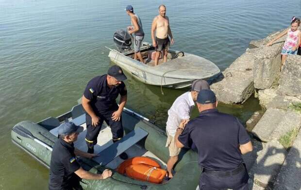 Унесло в открытое море на матрасе