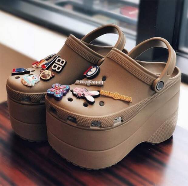 Balenciaga создала кроксы на платформе за 850 долларов