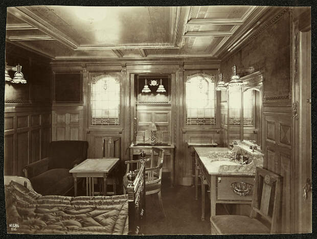 Одна из кают первого класса на "Титанике", 1912 год.