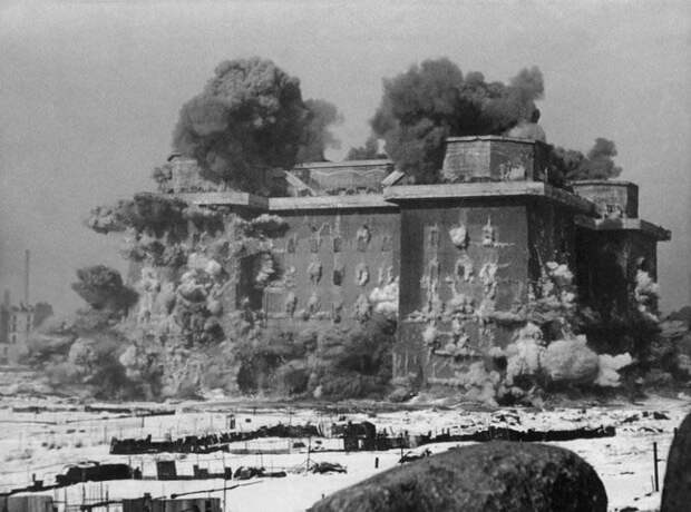 Уничтожение одной из башен противовоздушной обороны (Flakturm) в Берлине, 1948
