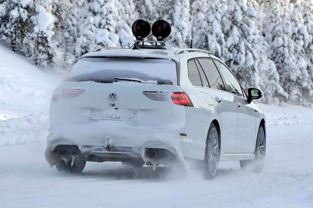 VW больше не беспокоит маскировка нового Golf R Estate