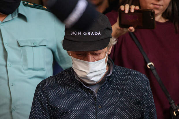 Стало известно о полупустых залах на спектакле Ефремова