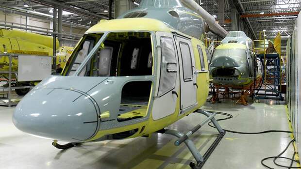 Линия сборки вертолетов «Ансат» в цехе гальванического производства на Казанском вертолетном заводе