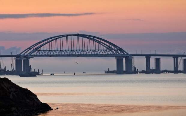 Крымский мост содрогается от такого движения