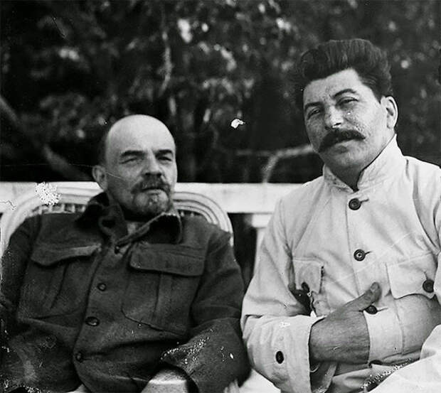 В. Ленин и И. Сталин в 1922 году