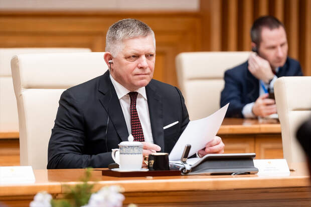 Бунт в тылу НАТО: Чехия вопреки давлению разрешила пролет самолета Фицо в Москву