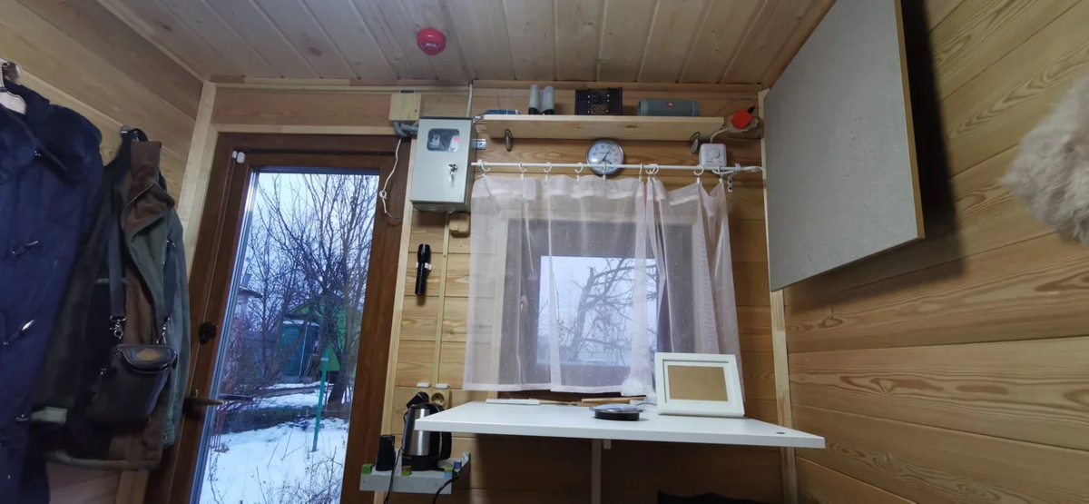 Самый маленький дом 2х2 метра за 100 000 рублей.
