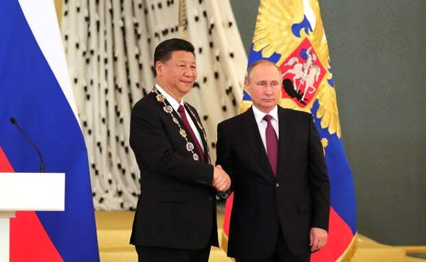 Путин вручил Си Цзиньпину орден Андрея Первозванного, 4 июля 2017 года