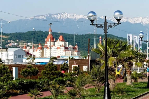 Звенели стекла, качались люстры: очевидцы рассказали о землетрясении в Сочи