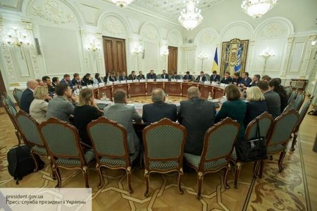 Чрезвычайное положение на Украине: чем обернется для страны и чего ждать Донбассу 