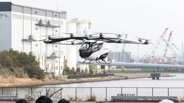 В Токио успешно испытали летающий автомобиль