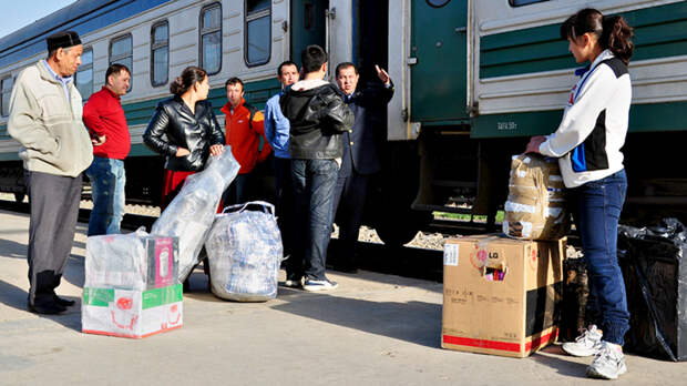 Скорый "Кишлак – Россия": Мигрантов из Узбекистана будут завозить поездами