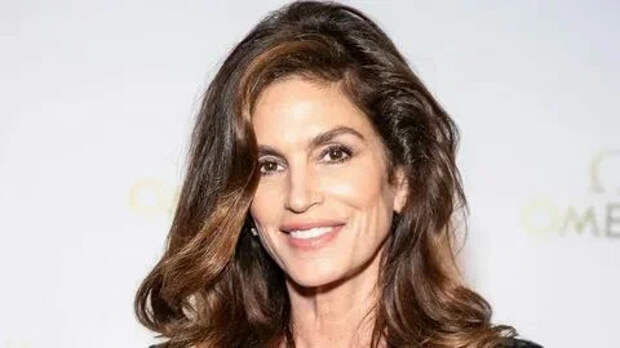 Супермодель на пенсии: как Кроуфорд заработала миллионы и не боится старости?