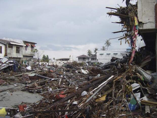 10 самых ужасающих цунами в истории человечества