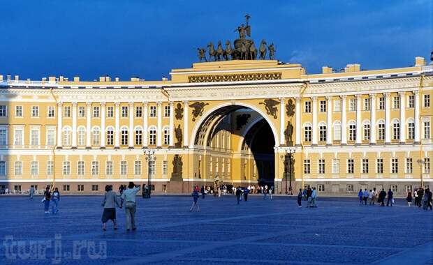 Россия, Санкт-Петербург, Дворцовая площадь, Зимний дворец, Главного штаба, Штаб гвардейских войск, Александрийская колонна, достопримечательности России