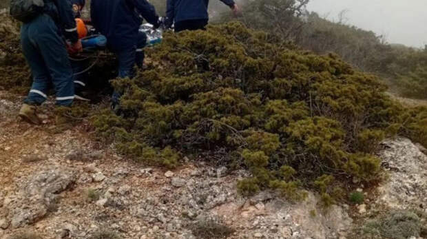 Женщина повредила ногу в крымских горах: Потребовалась помощь спасателей