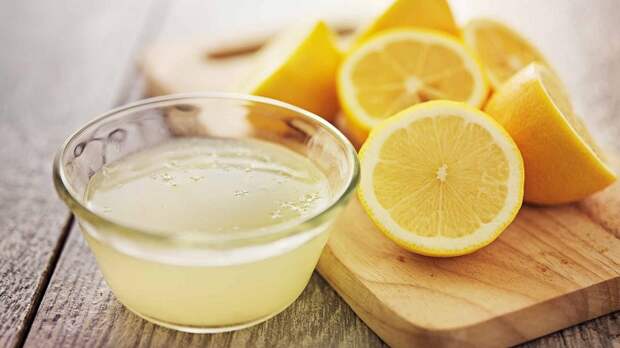 Лимоном принято натирать посуду и поверхности для блеска. / Фото: webinfo.kz